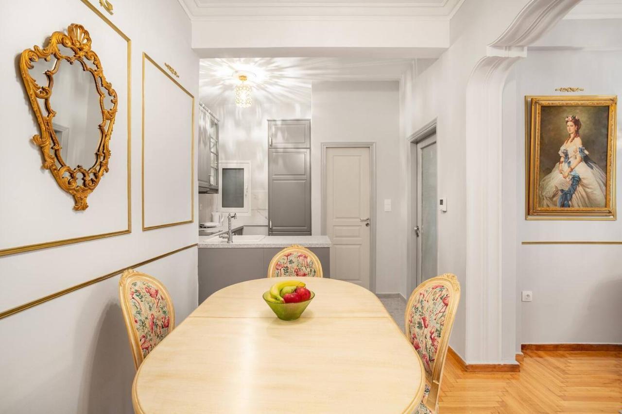 Apartamento Charming Mini-Palace In Colorful Exarhia Area Atenas Exterior foto