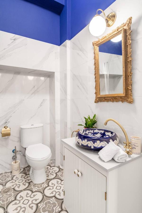 Apartamento Charming Mini-Palace In Colorful Exarhia Area Atenas Exterior foto