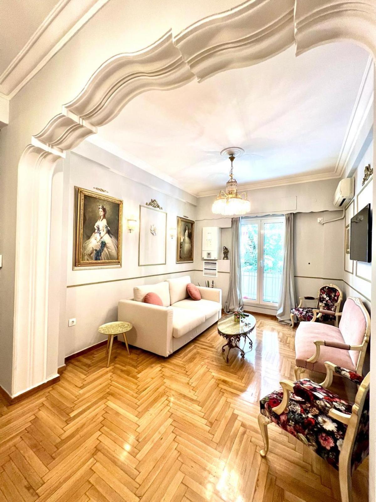 Apartamento Charming Mini-Palace In Colorful Exarhia Area Atenas Exterior foto